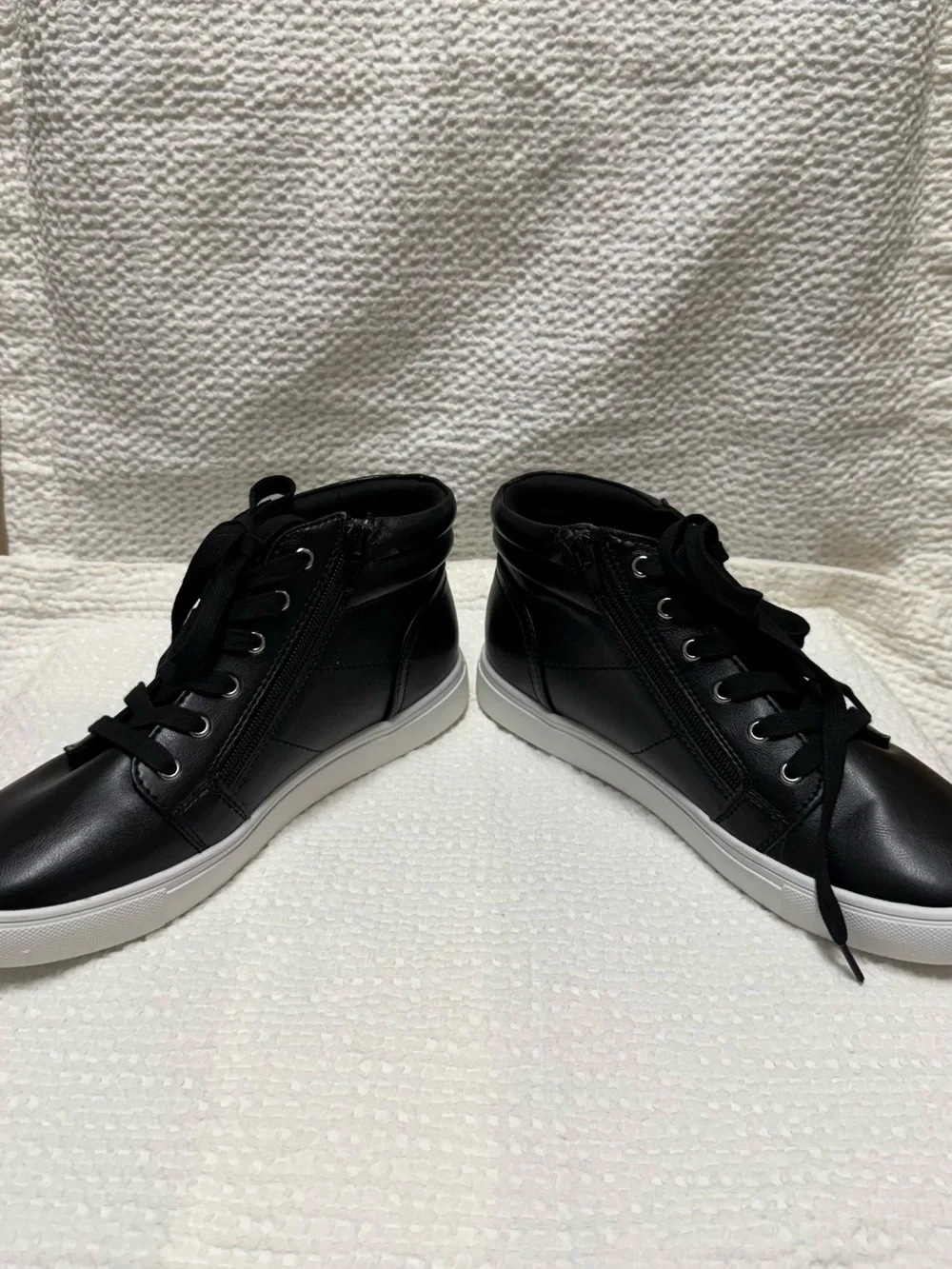 DV by Dolce Vita Black High-Top Sneakers | Side Zip | Size 9